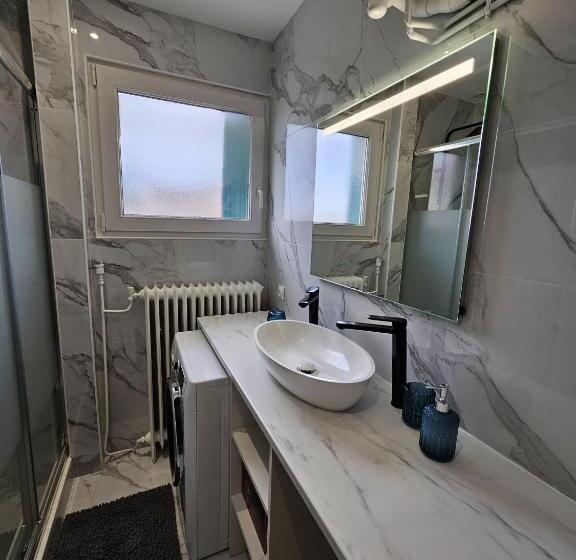 Вилла Deluxe 1 Спальня, Maison Spacieuse Privatisée Ou à La Chambre   Places De Parking