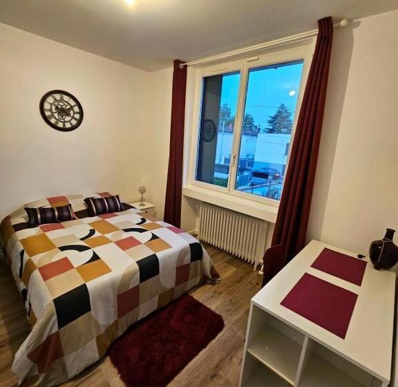 Вилла 2 Спальни, Maison Spacieuse Privatisée Ou à La Chambre   Places De Parking