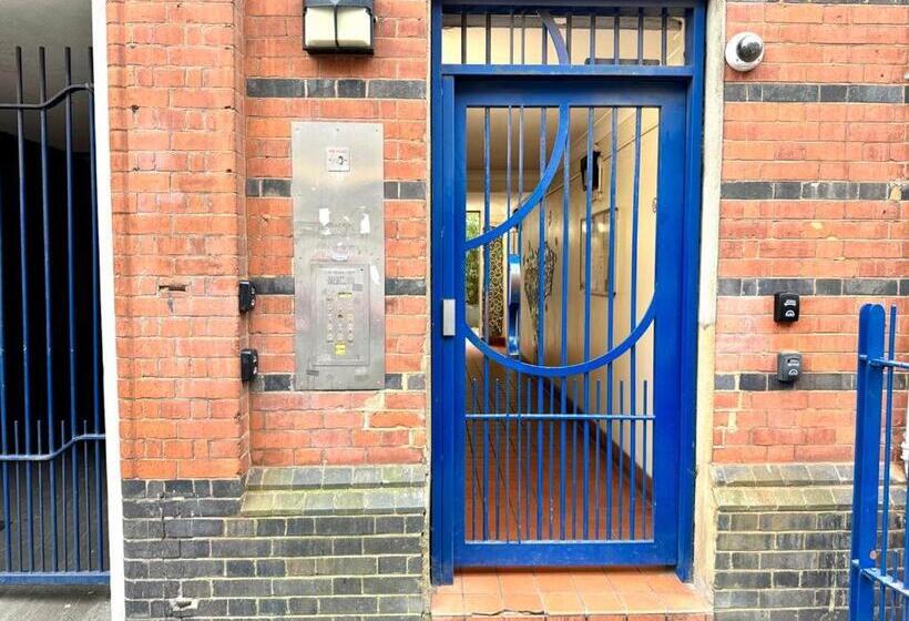 Четырехместный номер эконом класса с общей ванной комнатой, Downtown Chic Private Bedrooms In King S Cross 4