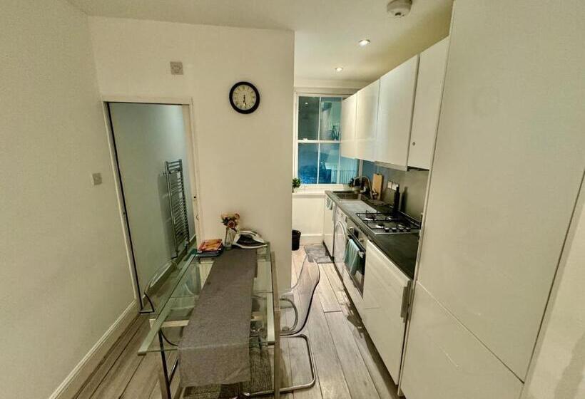 Четырехместный номер эконом класса с общей ванной комнатой, Downtown Chic Private Bedrooms In King S Cross 4