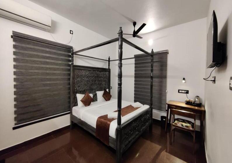 سوییت با چشم‌انداز استخر, Courtyard Castle Heritage Resort