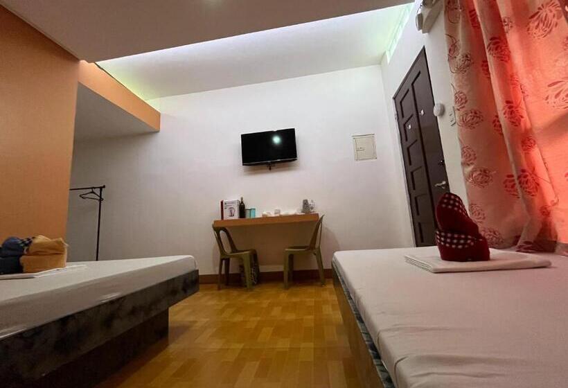 اتاق استاندارد سه نفره, Marian S Transient House