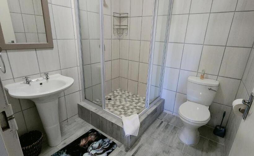 Quarto Estandar, Ash River Lodge