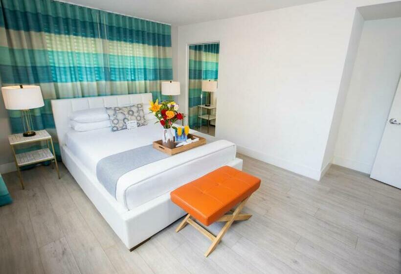 Люкс, Waterside Hotel And Suites