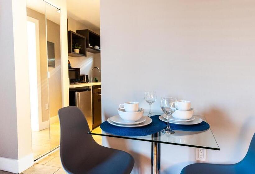 标准工作室, Waterside Hotel And Suites