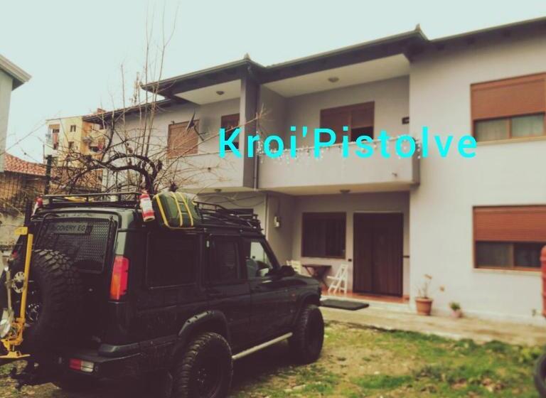 اتاق کلاسیک چهارنفره, Kroi Pistolve