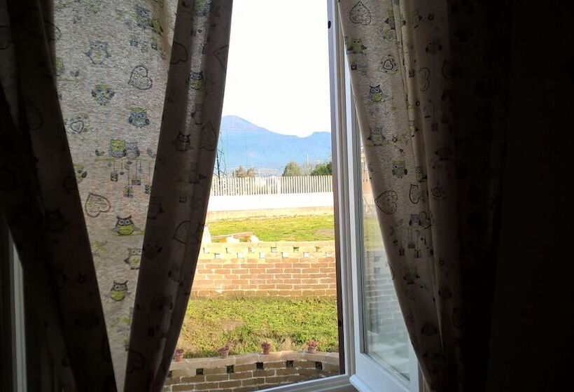 Четырехместный Номер Стандарт, B&b Pompeilog