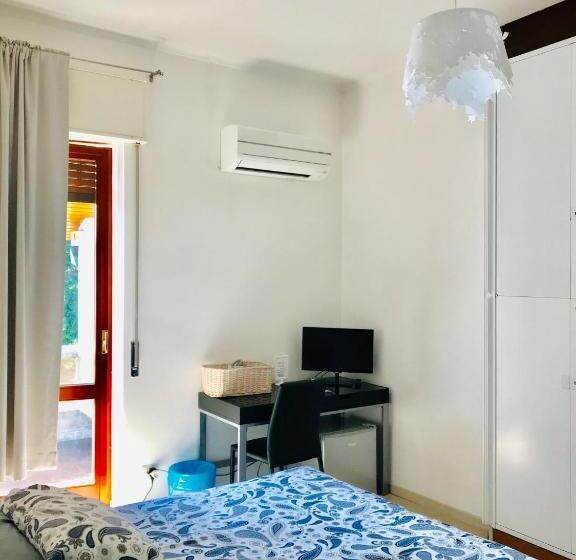 Номер Стандарт с Балконом, Bella Vita Guesthouse  Parcheggio Privato Interno
