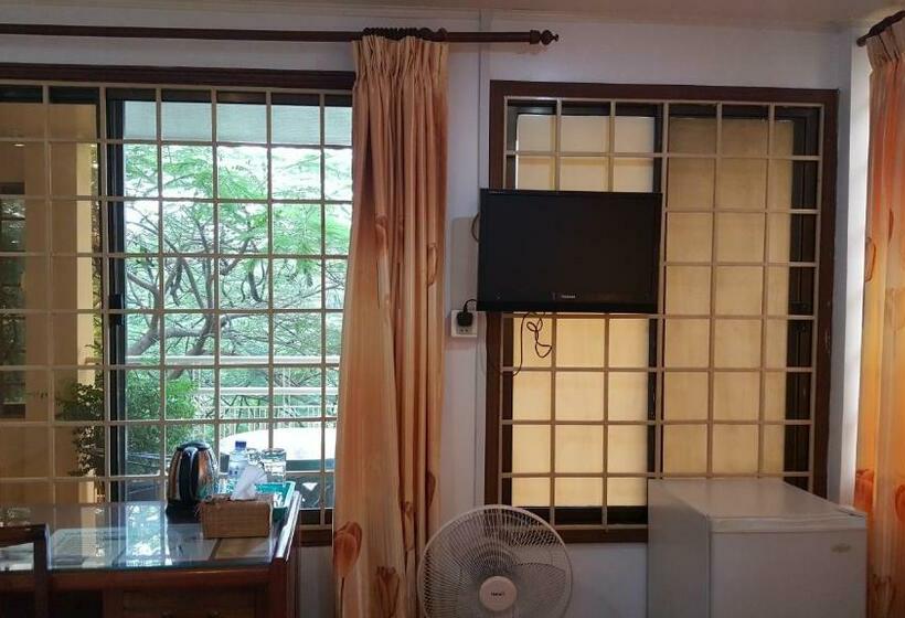 Семейный Номер, The Bright Lotus Guesthouse