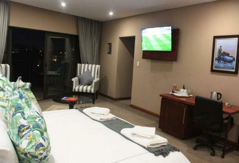 اتاق لوکس با بالکن, Over The Moon Guesthouse