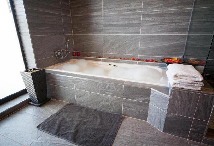 Quarto Deluxe com Sacada, Over The Moon Guesthouse