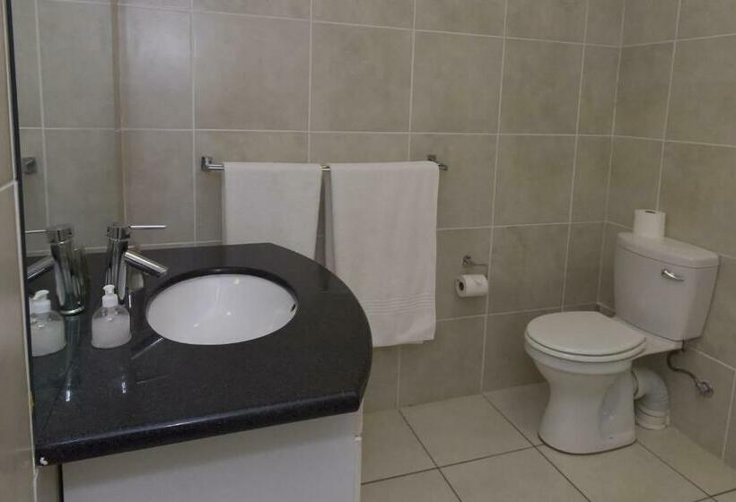 Номер Deluxe Кровать Куин, The Suburban Guest House