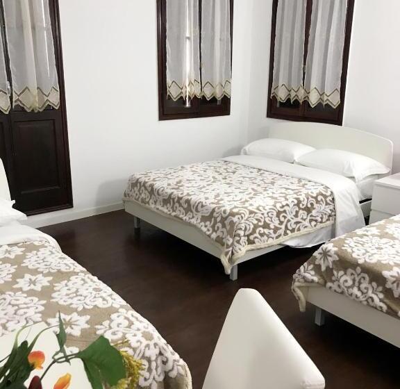 标准四人间共用浴室, Vacation Venice Rooms
