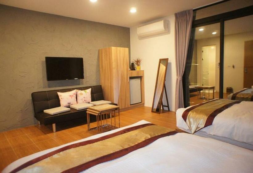 اتاق لوکس چهار تخته, Simonhall B&b