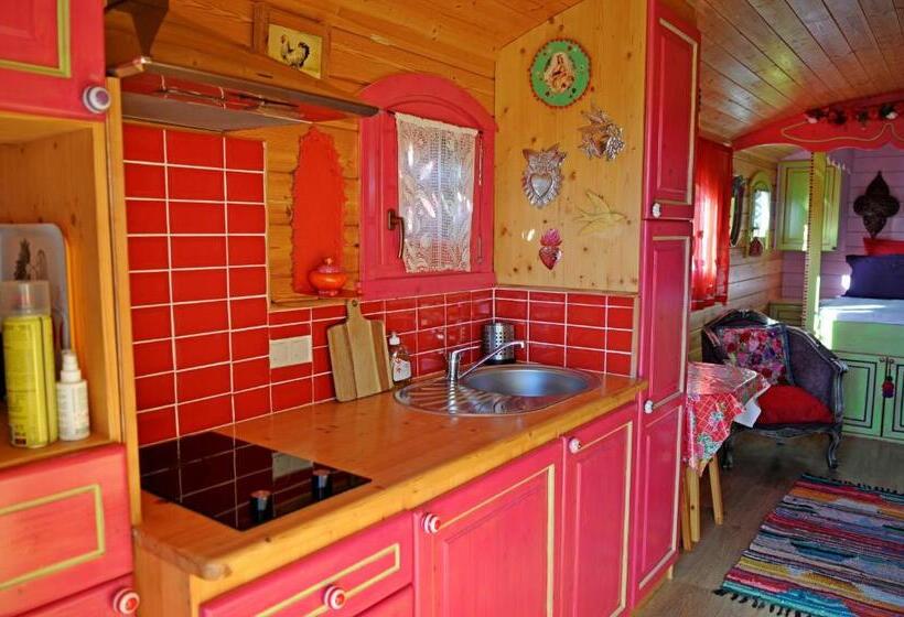 Семейный Номер, B&b La Terre Brûlée