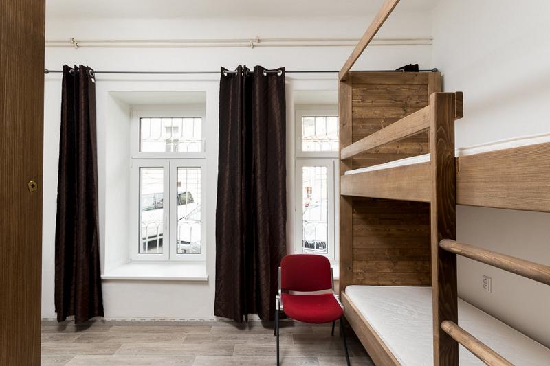اتاق استاندارد چهار تخته, Easy Housing