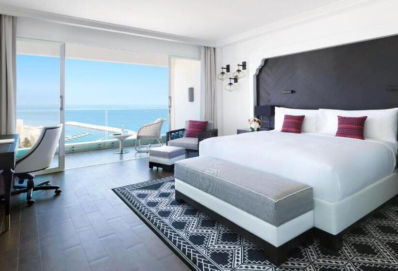 キングサイズベッドのデラックスルーム, Fairmont Fujairah Beach Resort