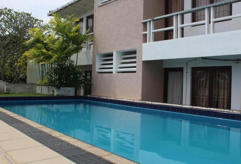 Quarto Triplo Estandar Vista Piscina, Mount Marina Villas 12