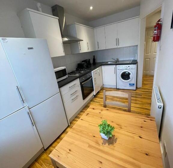 Номер Стандарт Трехместный, Kensington Guest Rooms 98
