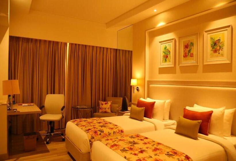Deluxe Room, Efcee Sarovar Premiere Bhavnagar