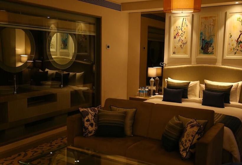سوییت اجرایی, Efcee Sarovar Premiere Bhavnagar