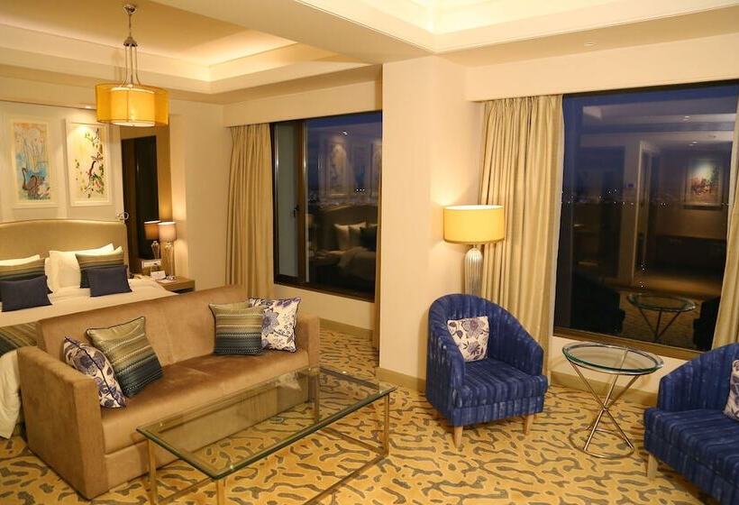 Executive Suite, Efcee Sarovar Premiere Bhavnagar