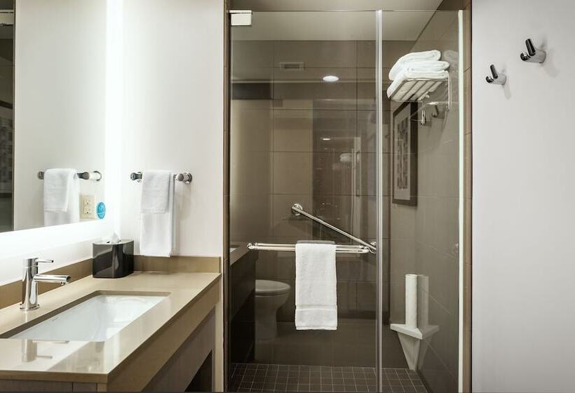 מיטת קינג בסוויטה, Hyatt House Anchorage