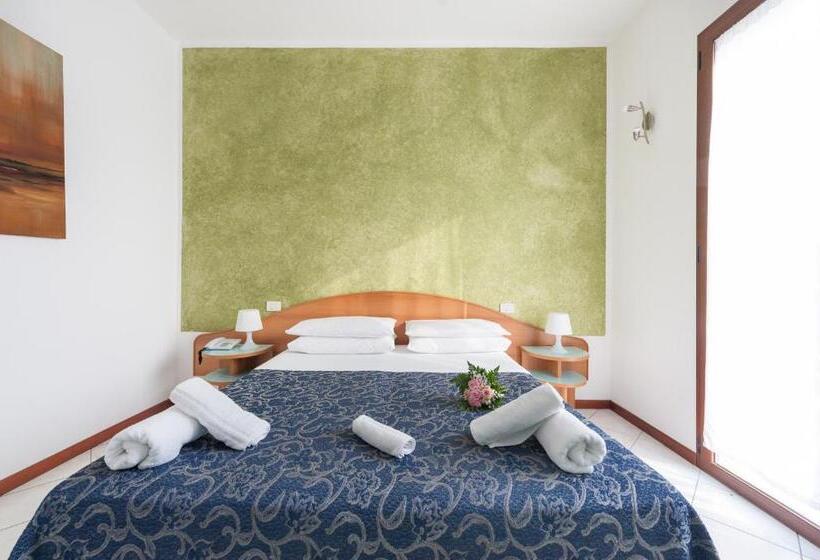 اتاق سوپریور با بالکن, Regina Hotel E Ristorante