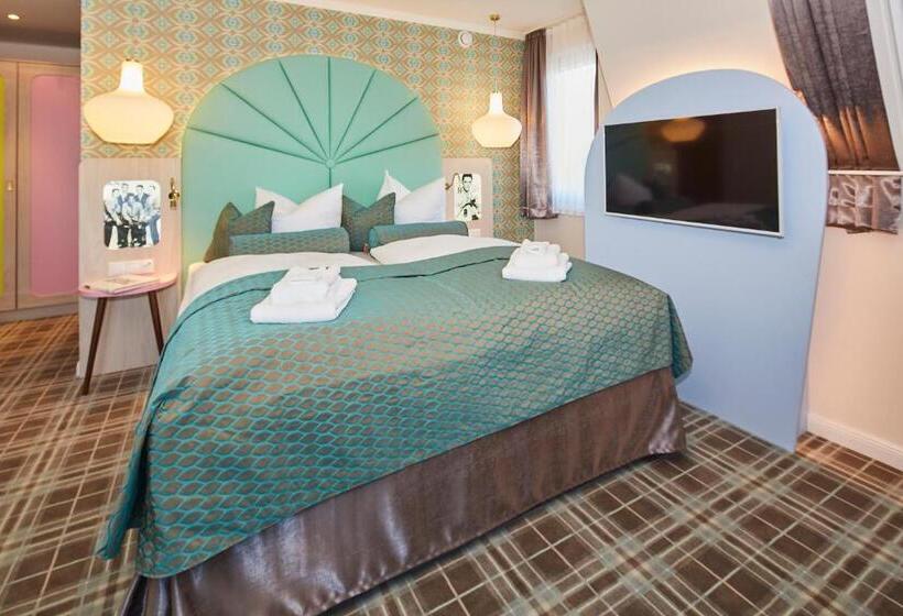 جناح, Bernstein Hotel 50`s Seaside Motel