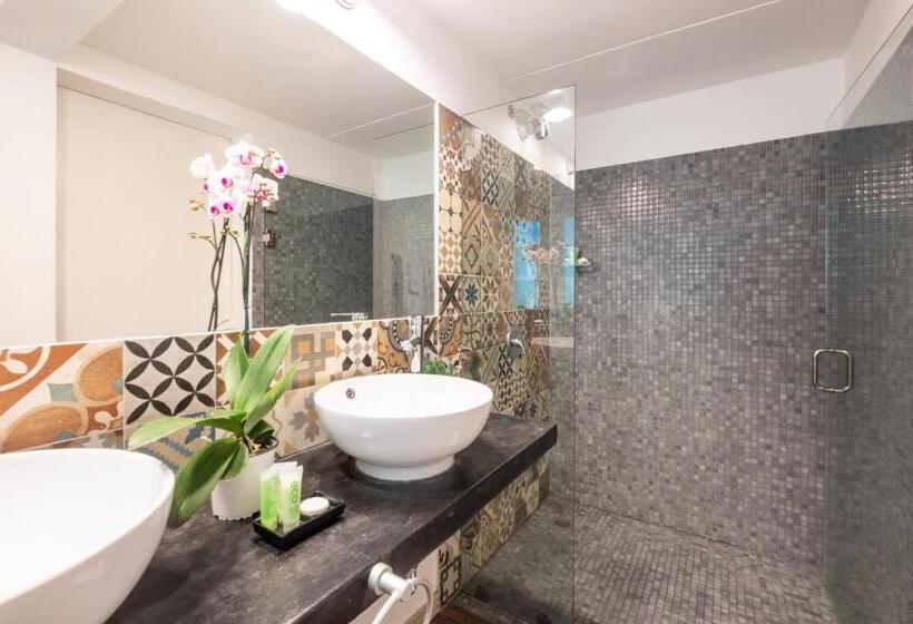 سوییت, La Vela Boutique