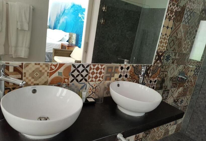 سوییت, La Vela Boutique