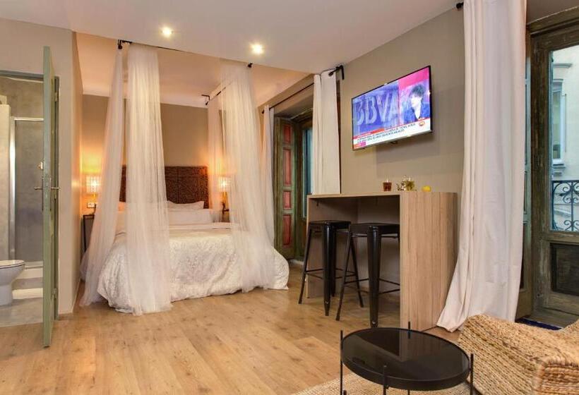 اتاق سوپریور با بالکن, Abracadabra Suites