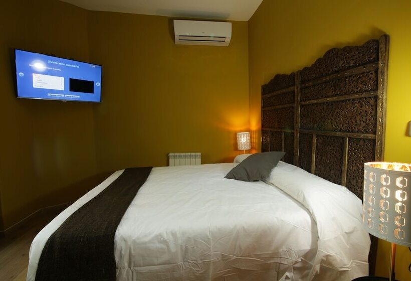 اتاق استاندارد با سرویس بهداشتی مشترک, Abracadabra Suites
