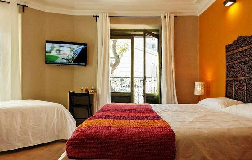 اتاق استاندارد سه تخته با سرویس بهداشتی مشترک, Abracadabra Suites