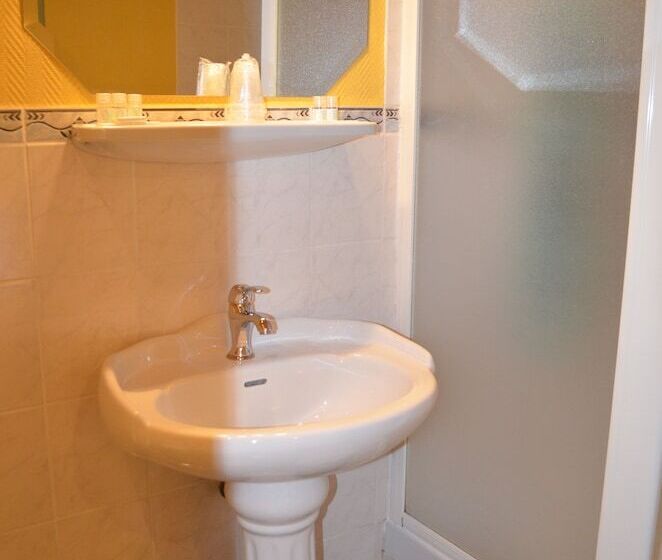 غرفة عائلية, Magdeleine