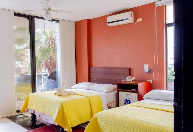 Номер Стандарт 2 Двуспальные Кровати, Hostal Antares