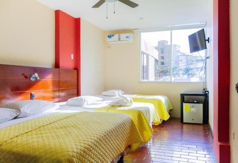 Четырехместный Номер Стандарт, Hostal Antares
