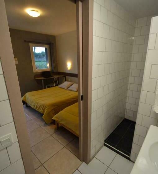 Номер Стандарт Трехместный, Hôtel Ecochic   Mont De Marsan   Grand Moun