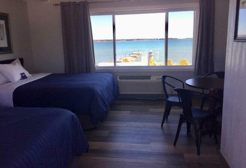 Четырехместный Номер Стандарт, Beachfront Inn