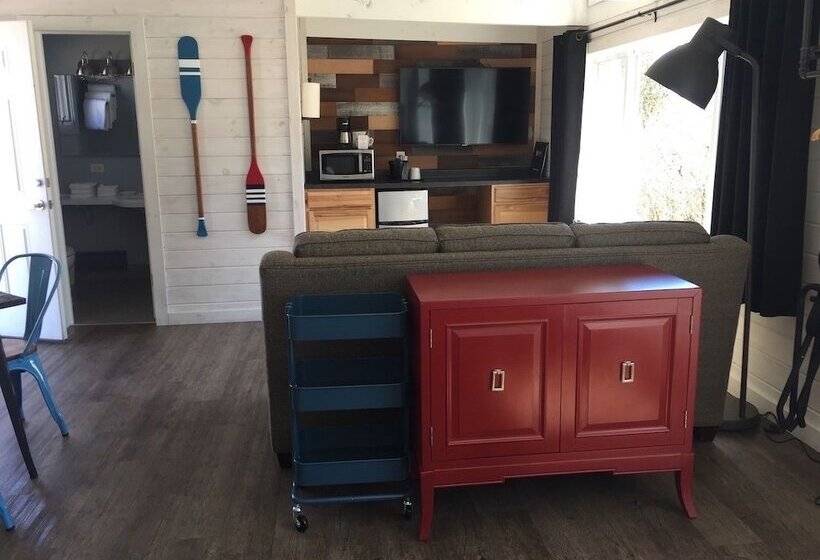 Семейный Номер, Beachfront Inn