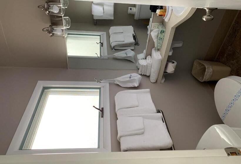 Семейный Номер, Beachfront Inn