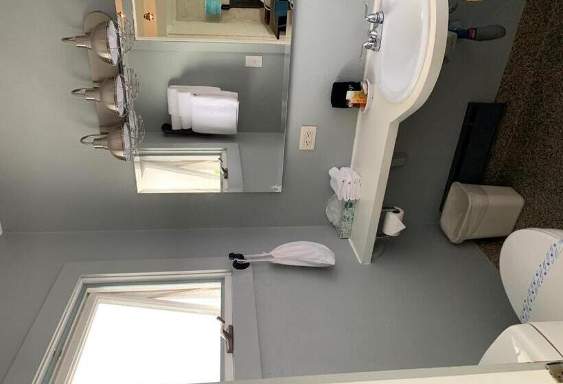 Семейный Номер, Beachfront Inn