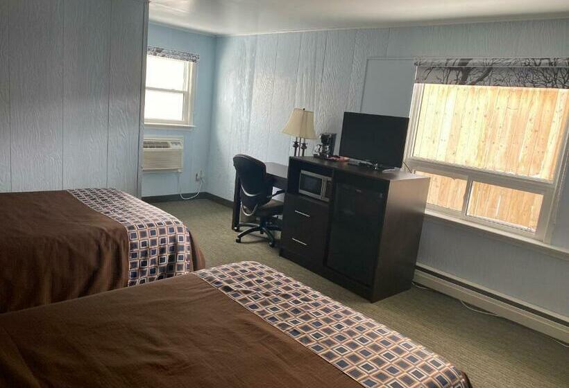 带2个双人床的标准工作室, All Seasons Motel
