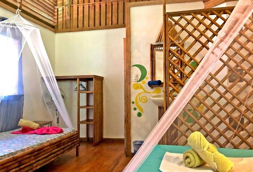 Quarto Triplo Estandar, Cascada Verde Hostel