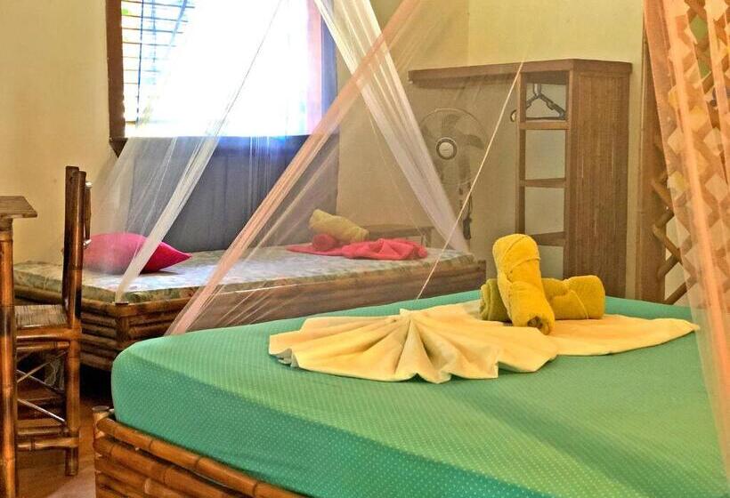 Quarto Triplo Estandar, Cascada Verde Hostel