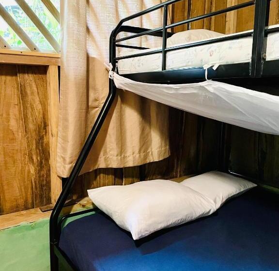 Quarto Familiar Banheiro Compartilhado, Cascada Verde Hostel