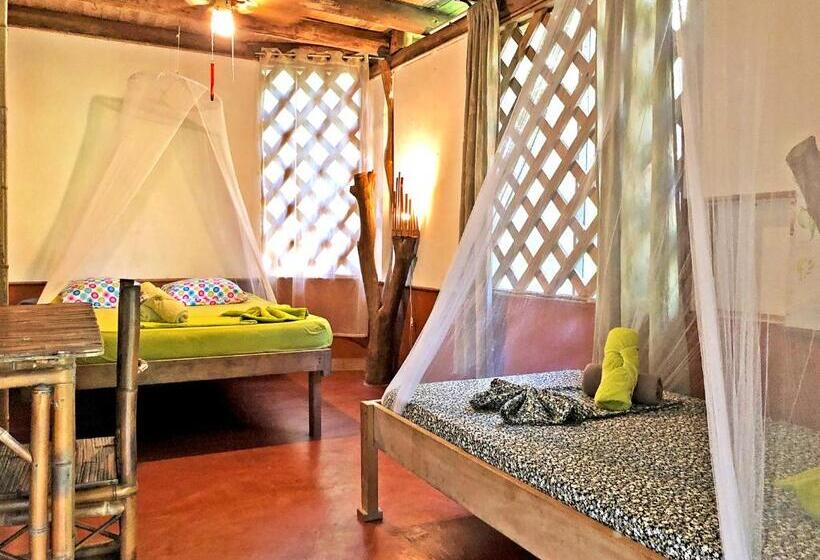 Quarto Triplo Estandar, Cascada Verde Hostel