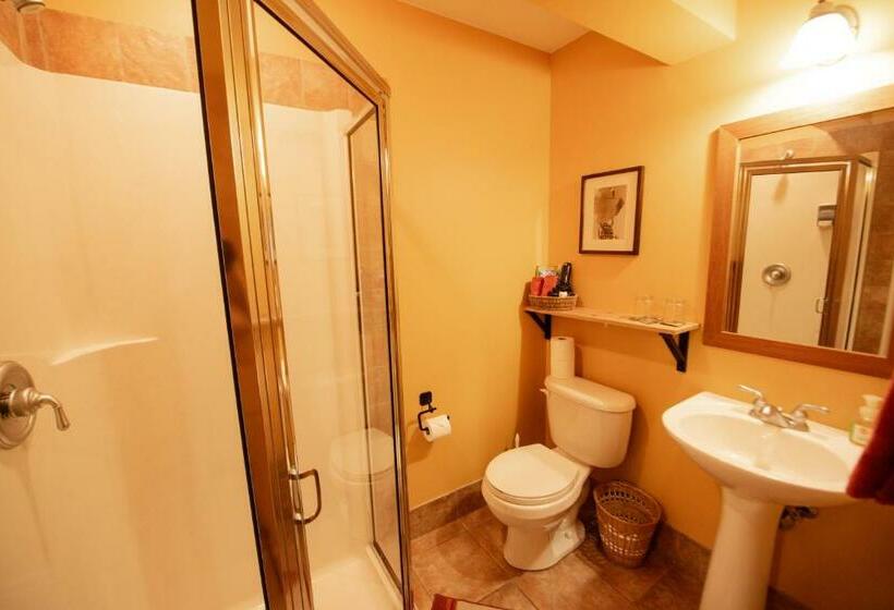 ３ベッドルームハウス, Auberge Kicking Horse Guest House