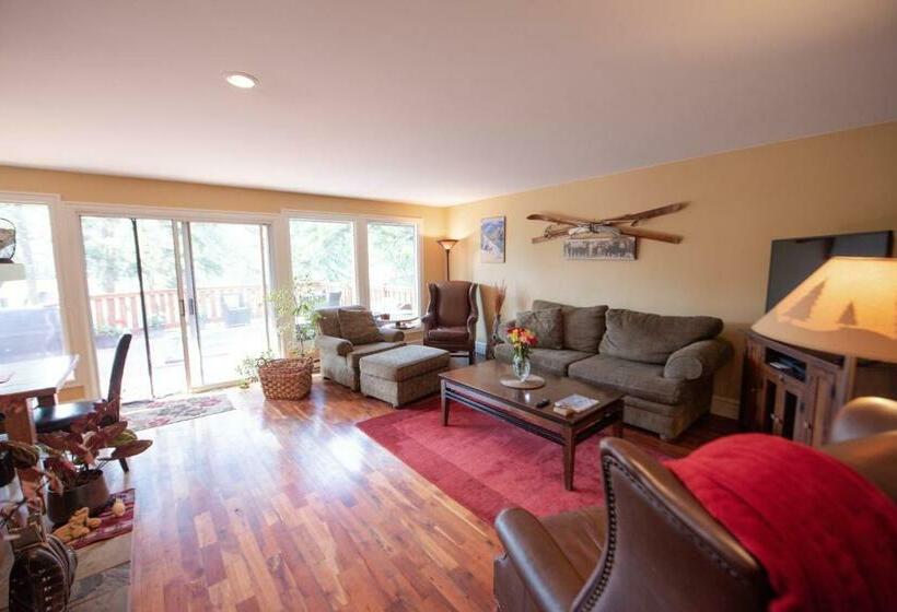 ３ベッドルームハウス, Auberge Kicking Horse Guest House