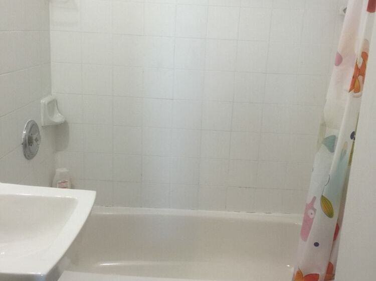 Номер Стандарт Трехместный, University Apartment   Campus Accommodation